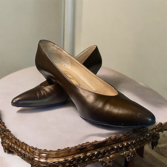 Amalfi Shoes - Vintage Amalfi Italy Brown Leather Pumps Classic Pointed Toe‎ Heels